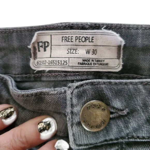 FREE PEOPLE Gray Straight-Leg Cropped Raw Fringe Hem Denim Jeans‎ Women's SZ 30 - Picture 9 of 11